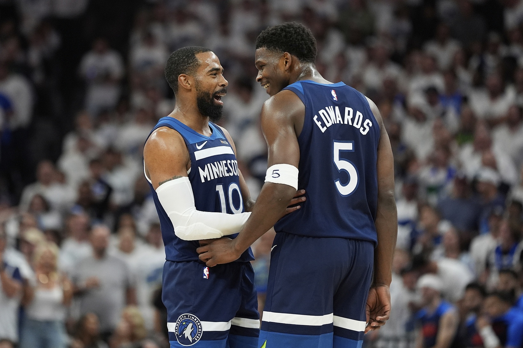 app下载-爱德华兹:听说康利还能回来&我真的希望这能发生 我们想要他回来